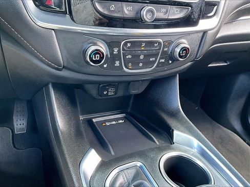 Used 2023 Chevrolet Traverse LT w/ LT Premium Package AWD/4WD image 27