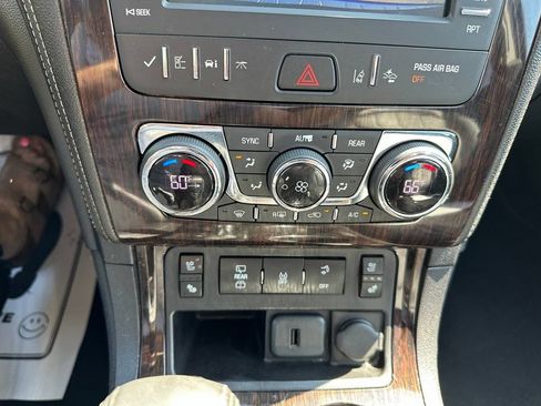 Used 2015 Chevrolet Traverse LTZ FWD image 18