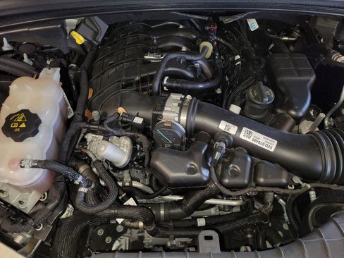 Used 2023 Jeep Grand Cherokee Laredo RWD image 30