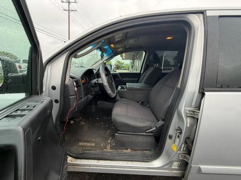 Used 2010 Nissan Titan SE AWD/4WD image 4