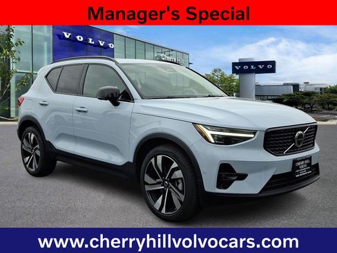 Certified 2025 Volvo XC40 B5 Plus w/ Protection Package Premier image 1
