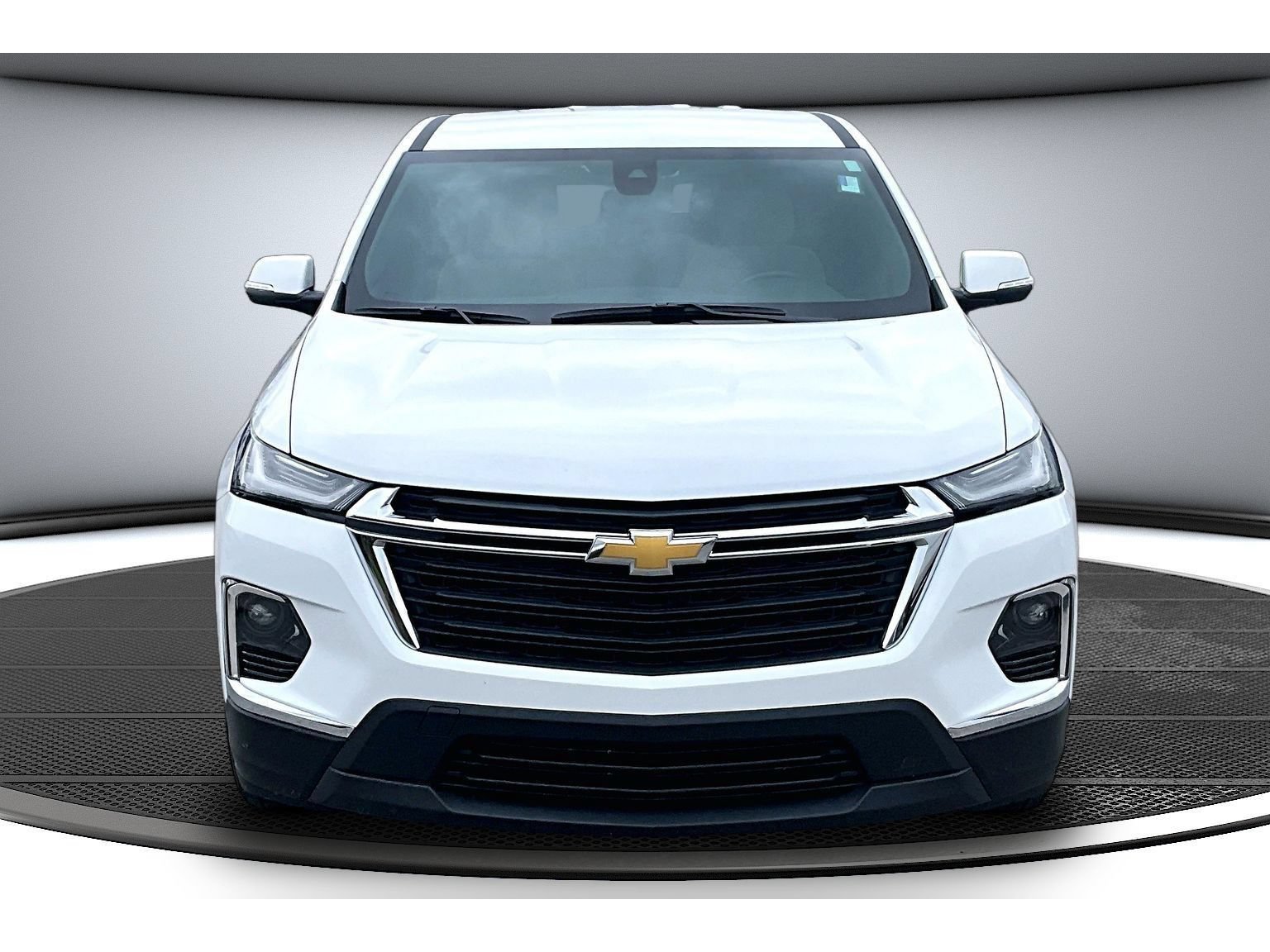 Used 2024 Chevrolet Traverse LS w/ Safety Package FWD image 4