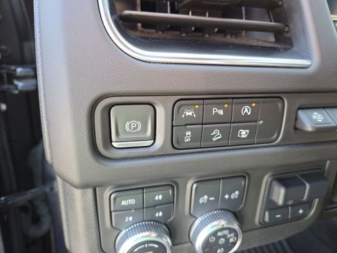 Used 2023 GMC Yukon XL AT4 w/ AT4 Premium Plus Package image 13