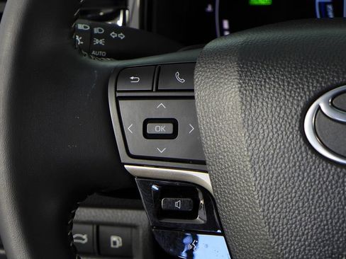 Used 2025 Toyota Camry SE FWD image 29