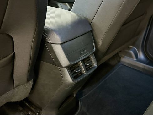 Used 2025 Chevrolet Equinox LT image 28