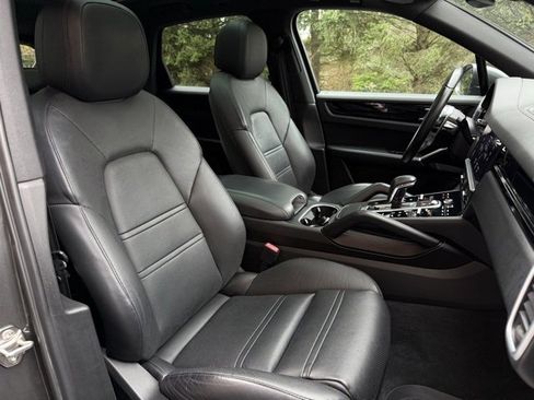 Used 2019 Porsche Cayenne image 12