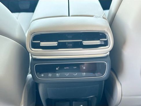 Certified 2025 Genesis GV80 3.5T Prestige image 18