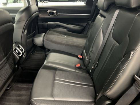 Used 2024 Kia Sorento S image 21