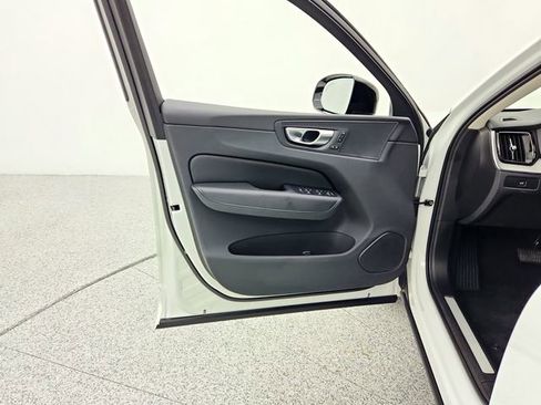 Certified 2025 Volvo XC60 B5 Plus image 29