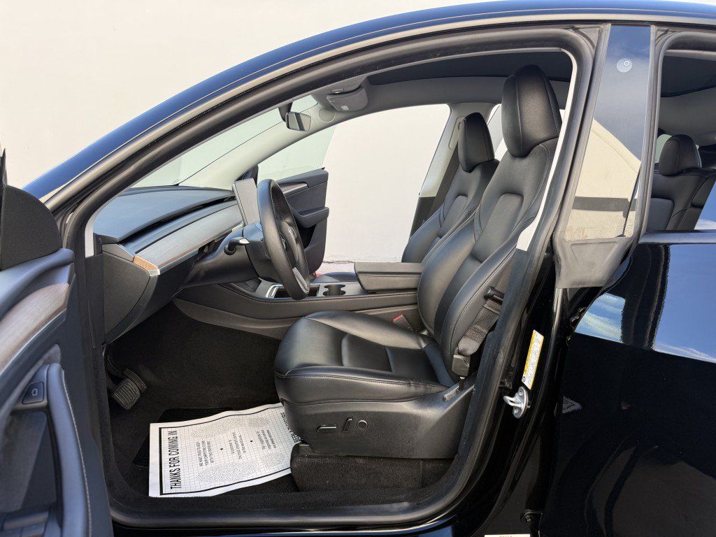 Used 2023 Tesla Model Y AWD image 11