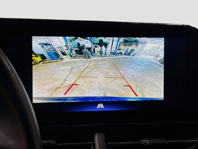 Used 2024 Chevrolet Trax LT w/ Sunroof Package FWD image 14