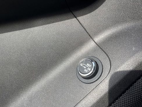 Used 2023 GMC Acadia SLT image 10