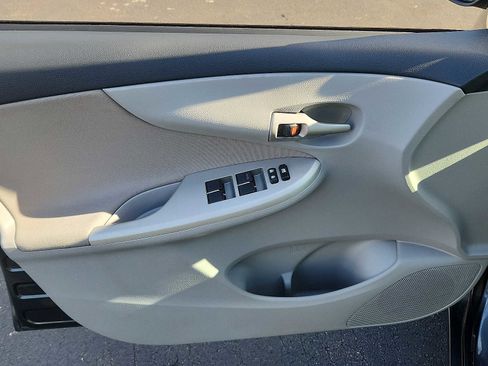 Used 2012 Toyota Corolla LE image 12