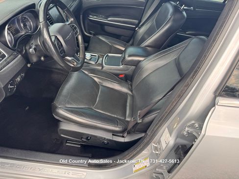 Used 2020 Chrysler 300 Limited RWD image 21