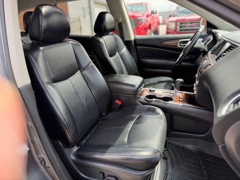 Used 2019 Nissan Pathfinder Platinum AWD/4WD image 27