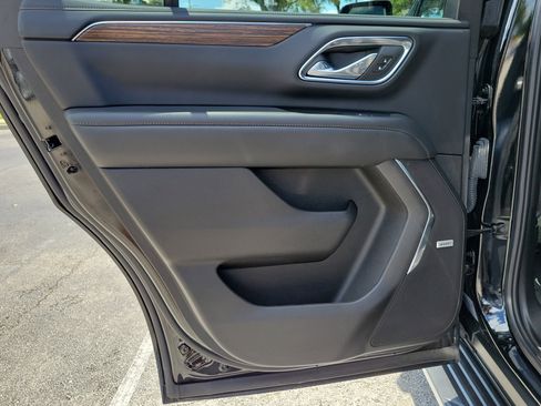 Used 2024 Chevrolet Tahoe High Country AWD/4WD image 11