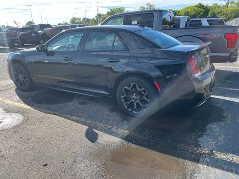 Used 2019 Chrysler 300 S w/ 300S Premium Group 2 AWD/4WD image 7