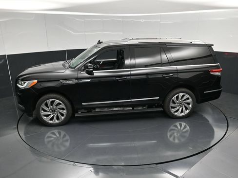 Used 2024 Lincoln Navigator Premiere AWD/4WD image 44