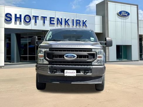 Used 2022 Ford F250 XL w/ Camper Package AWD/4WD image 2