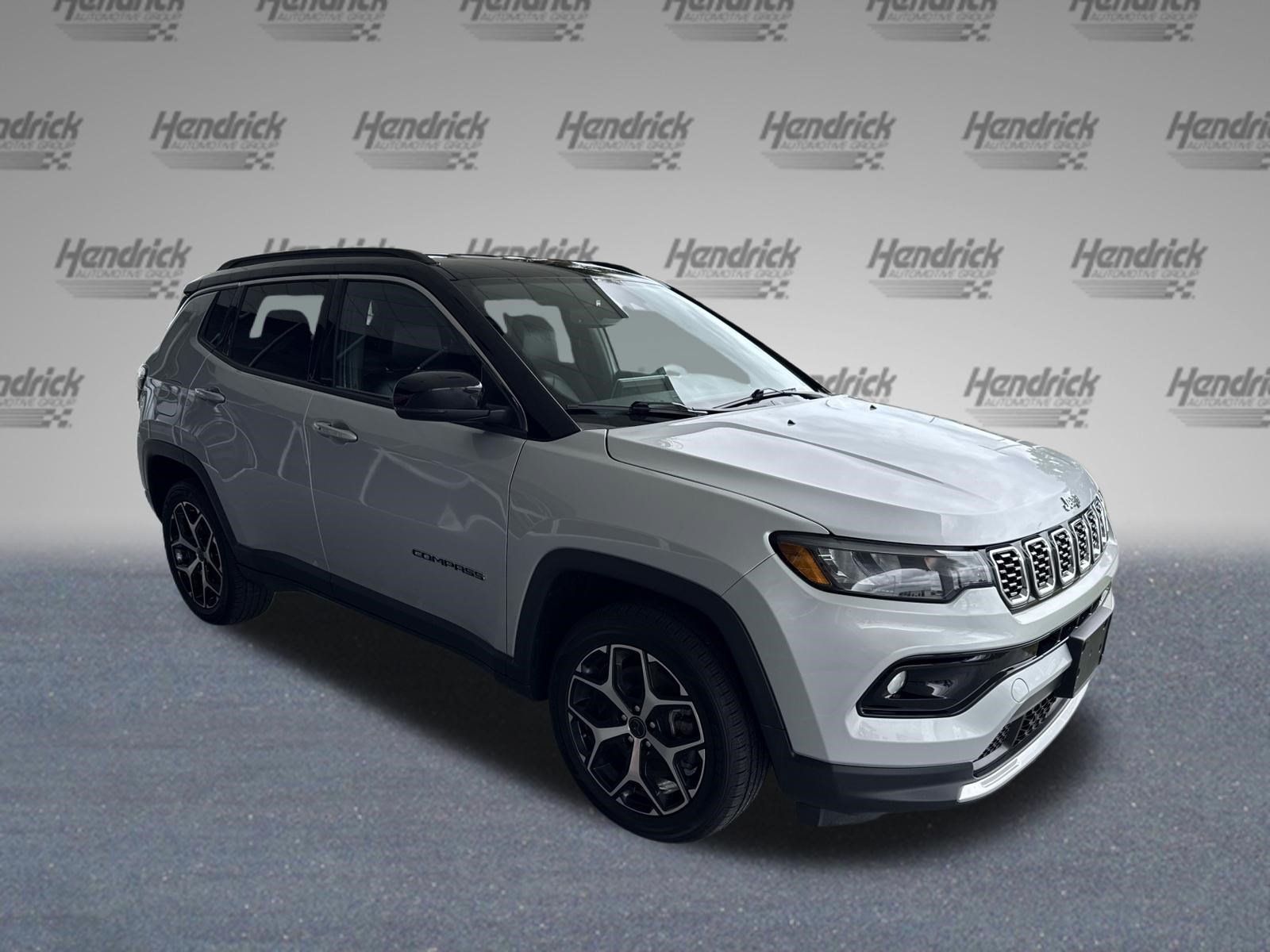 Used 2025 Jeep Compass Limited AWD/4WD image 2