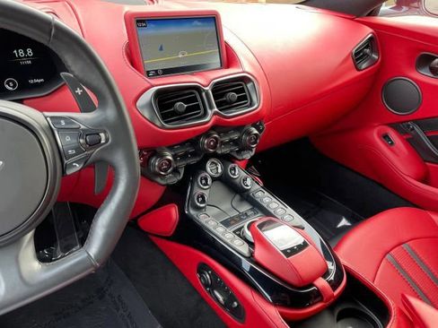 Used 2021 Aston Martin V8 Vantage Roadster image 24