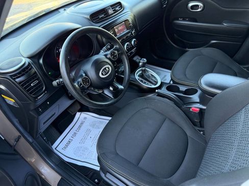 Used 2015 Kia Soul + FWD image 10