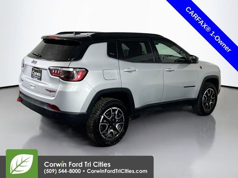 Used 2024 Jeep Compass Trailhawk image 15