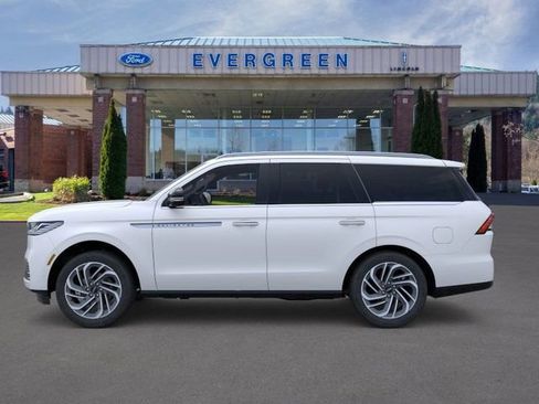 New 2025 Lincoln Navigator Reserve AWD/4WD image 3