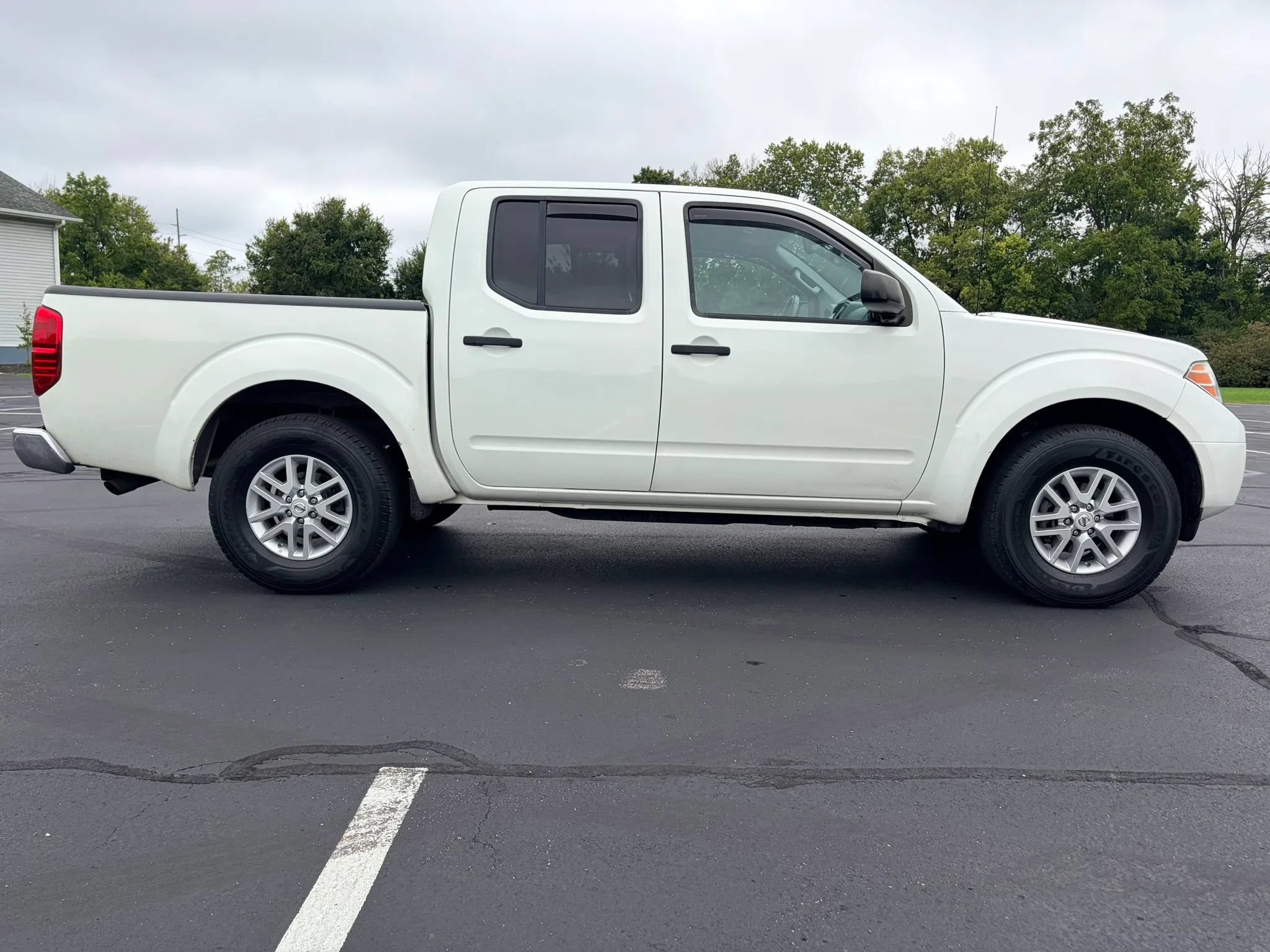 Used 2016 Nissan Frontier SV AWD/4WD image 6