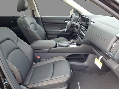 New 2026 Nissan Pathfinder SL image 13