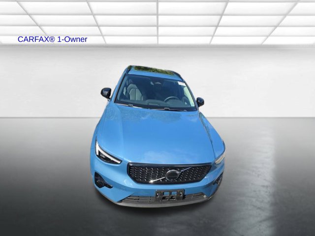 Used 2025 Volvo XC40 B5 Ultra AWD/4WD image 3