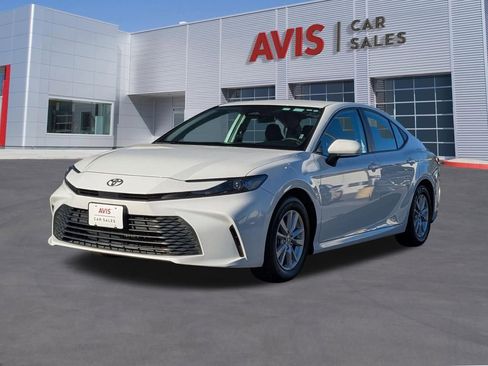 Used 2025 Toyota Camry LE image 1