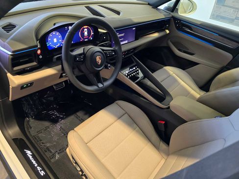 New 2025 Porsche Macan 4S Electric image 4