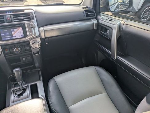 Used 2018 Toyota 4Runner SR5 Premium image 17