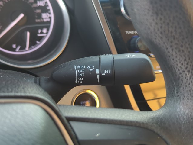 Used 2018 Toyota Camry LE w/ Convenience Package FWD image 17