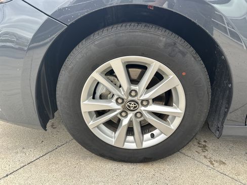 Used 2025 Toyota Camry LE image 19