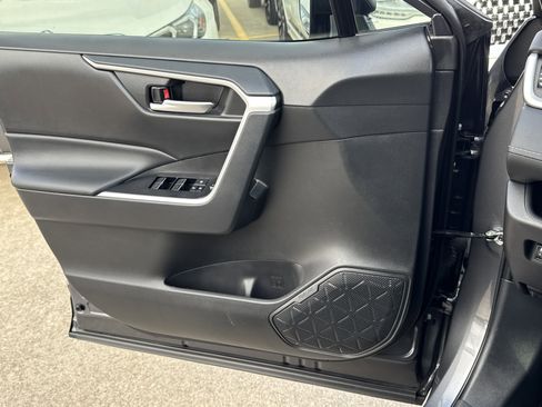 Used 2025 Toyota RAV4 XLE image 23