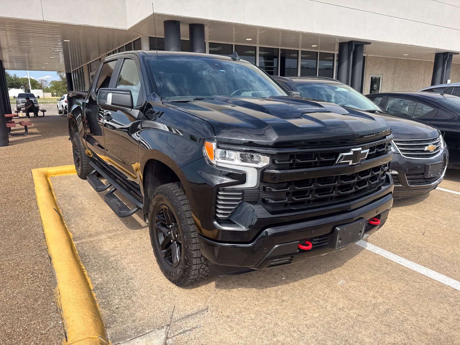 Used 2024 Chevrolet Silverado 1500 LT Trail Boss w/ LT Trail Boss Premium Package AWD/4WD image 2