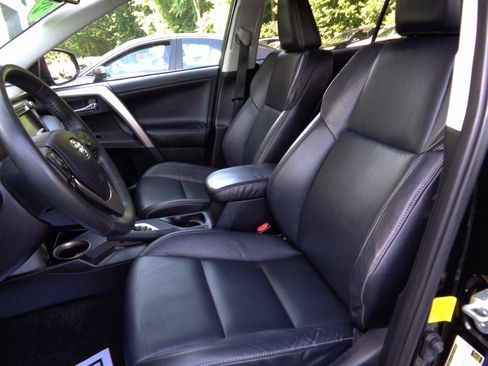 Used 2015 Toyota RAV4 Limited w/ Technology Package AWD/4WD image 5