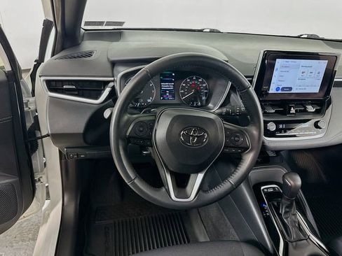 Used 2025 Toyota Corolla SE w/ SE Package image 18