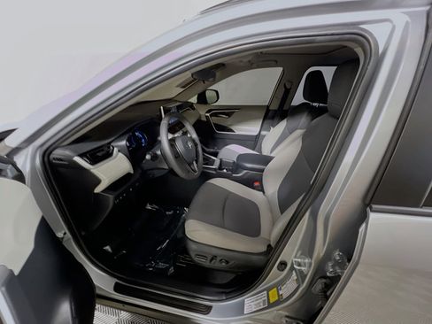 Used 2024 Toyota RAV4 XLE w/ Convenience Package image 15