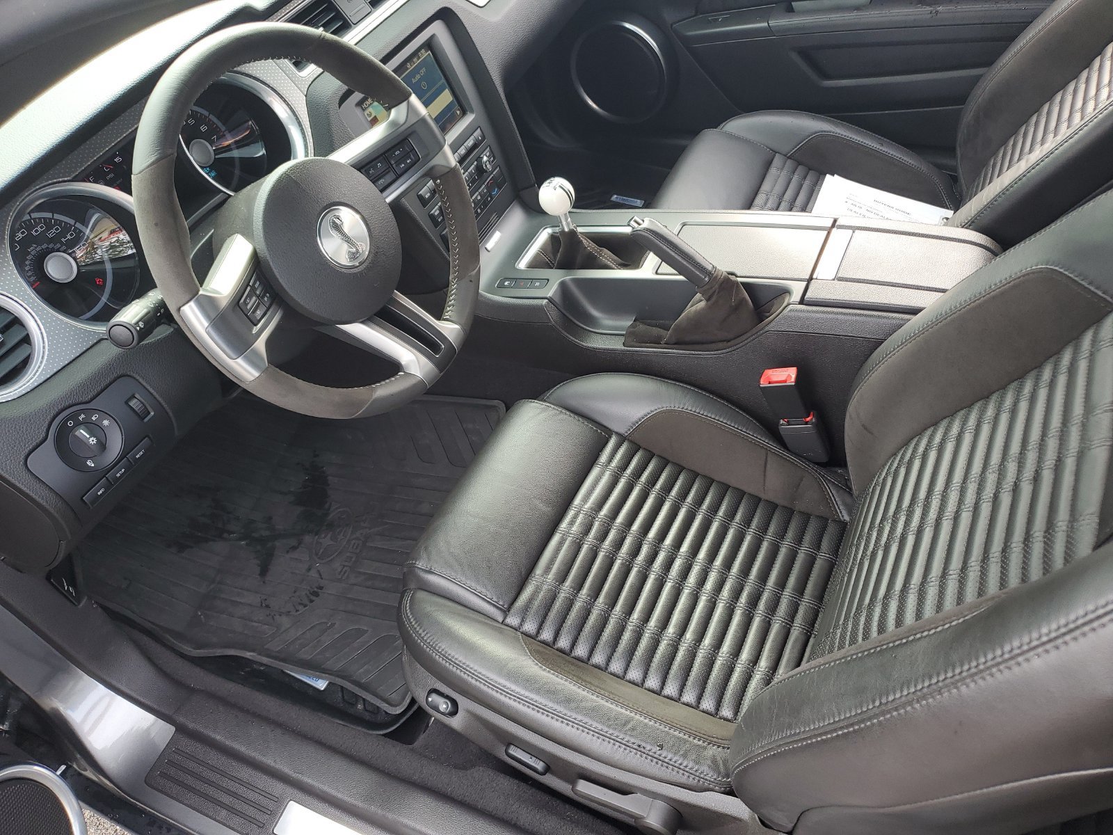 Used 2010 Ford Mustang Shelby GT500 RWD image 9