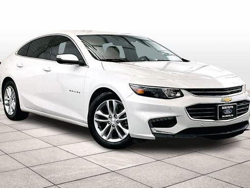 Used 2017 Chevrolet Malibu Hybrid w/ Leather Package image 3