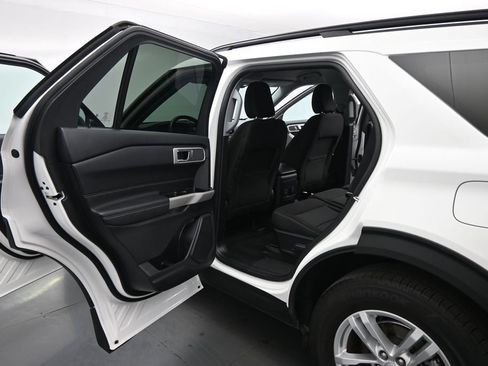 Used 2023 Ford Explorer XLT RWD image 18