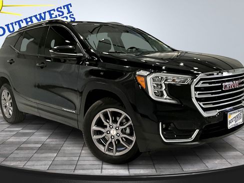 Used 2023 GMC Terrain SLT image 3