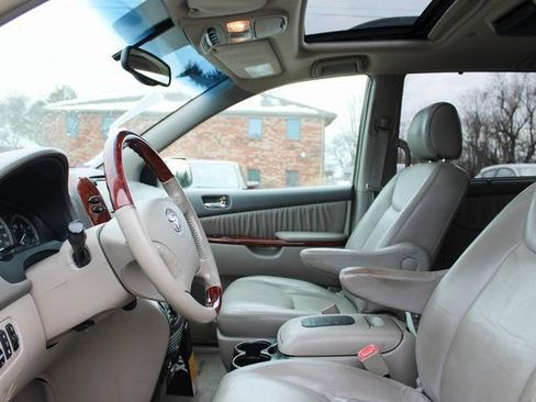 Used 2005 Toyota Sienna XLE image 12