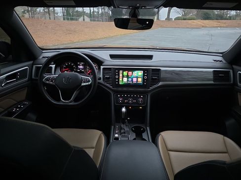 Used 2021 Volkswagen Atlas Cross Sport SE image 33