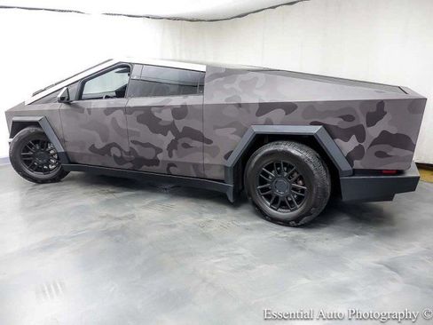Used 2024 Tesla Cybertruck Cyberbeast AWD/4WD image 9