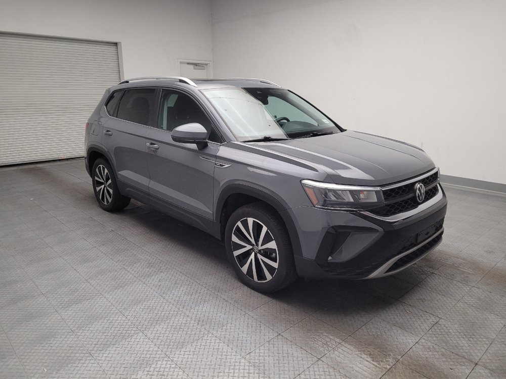 Used 2022 Volkswagen Taos SE w/ Panoramic Sunroof Package AWD/4WD image 13