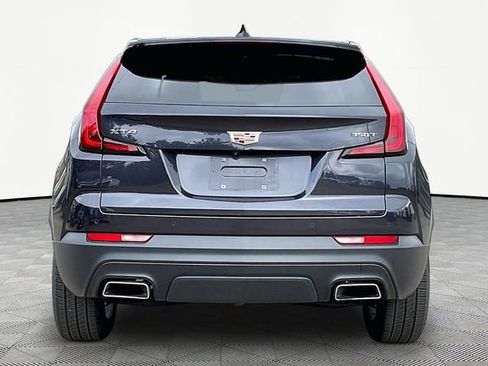 Used 2022 Cadillac XT4 Luxury w/ Cold Weather Package FWD image 6